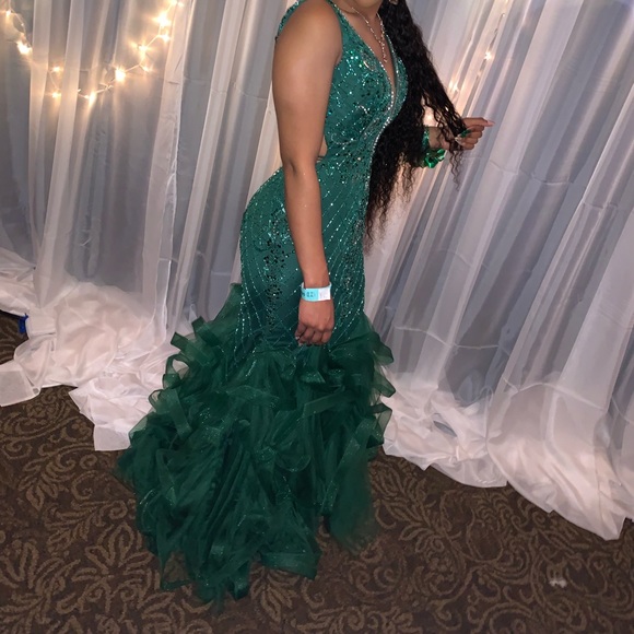 Emerald green prom dress - Picture 2 of 3